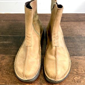 Dr. Marten Sz 9 boots 🥾men’s tan color shoes